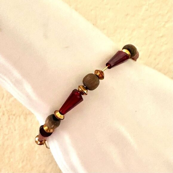 Alex and AniPomegranate Seeds of Promise Beaded  gold tone Bangle - Picture 5 of 9